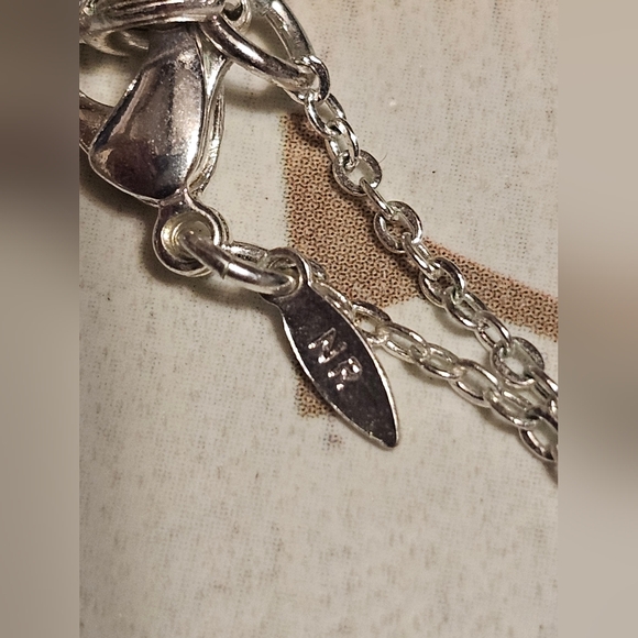 Vintage Avon Silver Tone Jewelry Set - Picture 3 of 8